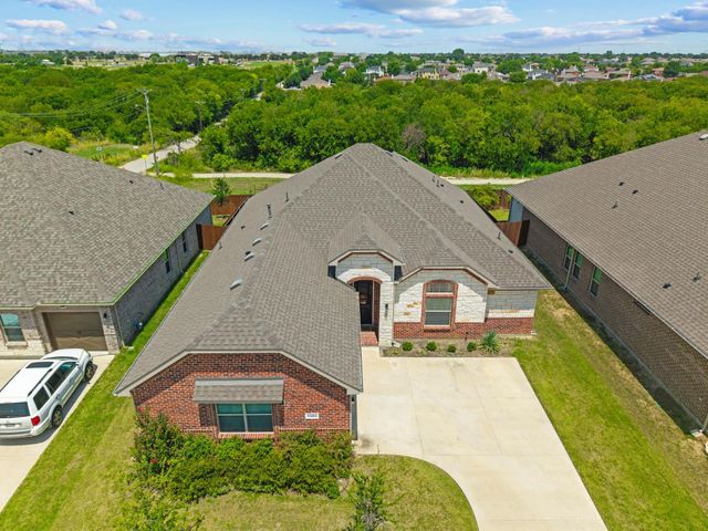 1303 Deer Hollow Drive, Arlington, TX 76002