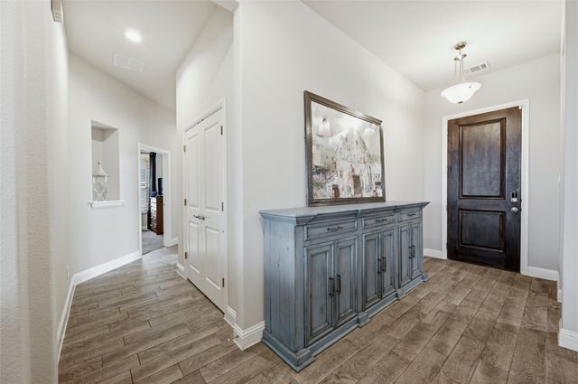 1303 Deer Hollow Drive, Arlington, TX 76002