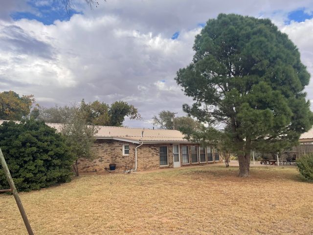 105 13th Street, Seagraves, TX 79359