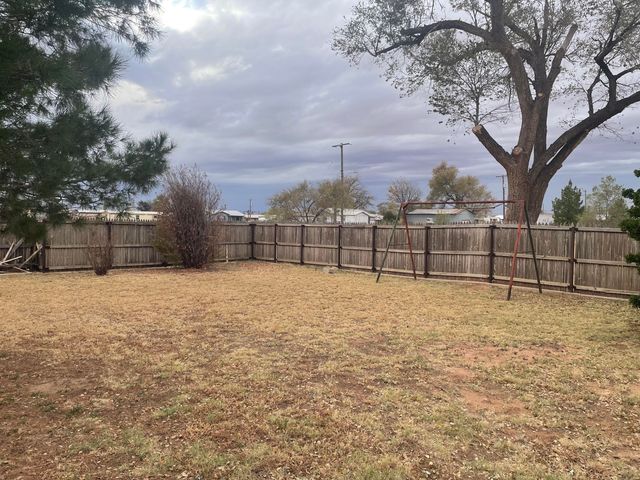 105 13th Street, Seagraves, TX 79359