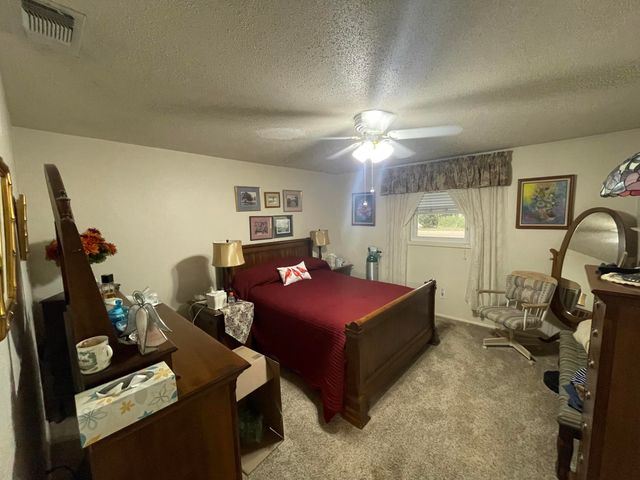 105 13th Street, Seagraves, TX 79359