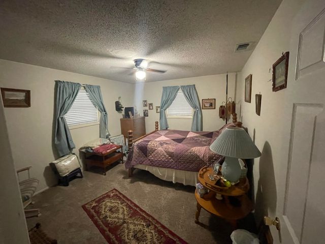 105 13th Street, Seagraves, TX 79359