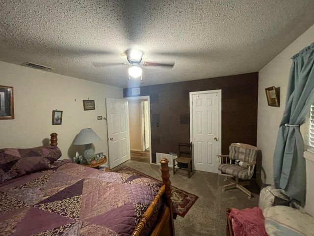 105 13th Street, Seagraves, TX 79359