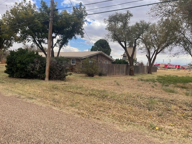 105 13th Street, Seagraves, TX 79359