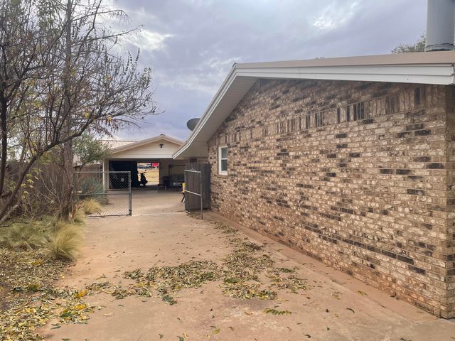 105 13th Street, Seagraves, TX 79359