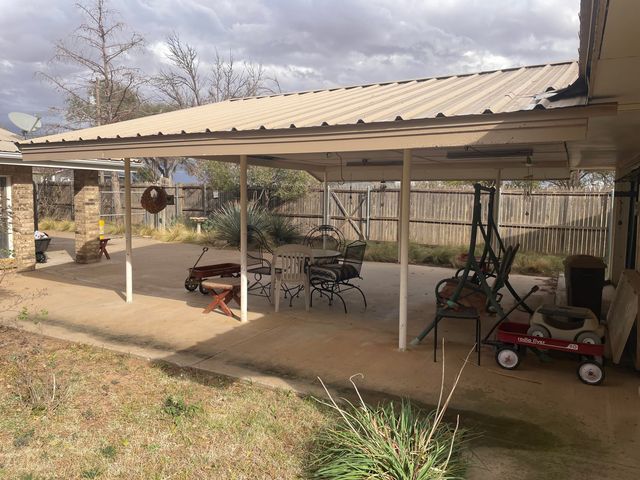 105 13th Street, Seagraves, TX 79359