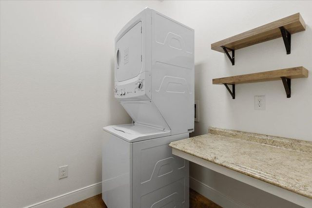 107 E Keamuku CT, Bastrop, TX 78602