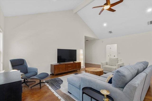 107 E Keamuku CT, Bastrop, TX 78602