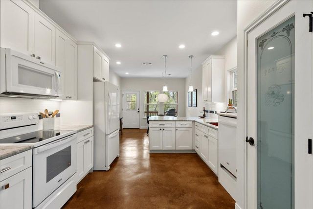 107 E Keamuku CT, Bastrop, TX 78602