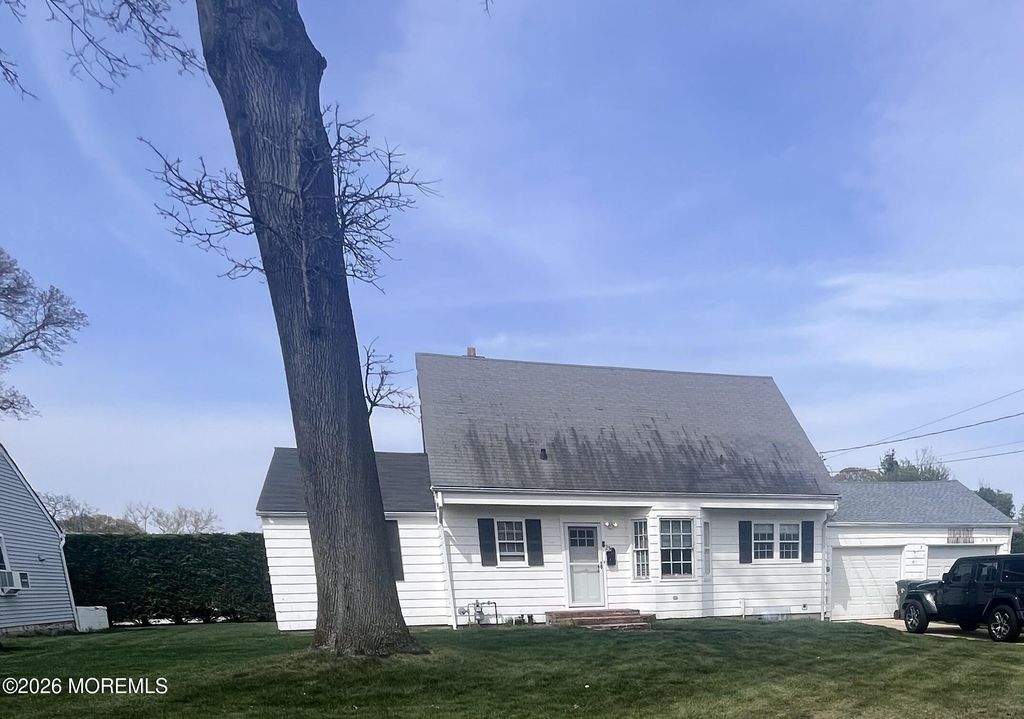 239 Pinewood Avenue, Oakhurst, NJ 07755