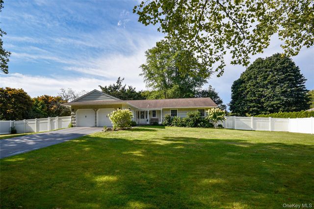 9 Columbus Drive, Huntington Station, NY 11746
