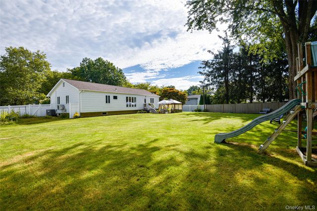 9 Columbus Drive, Huntington Station, NY 11746