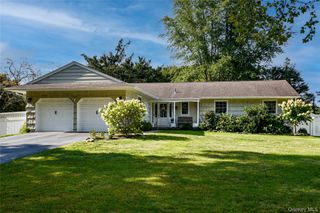 9 Columbus Drive, Huntington Station, NY 11746