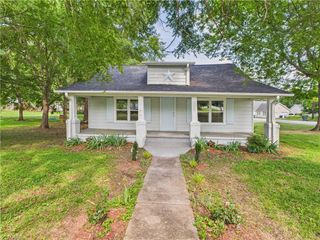 301 5th Avenue, Mayodan, NC 27027