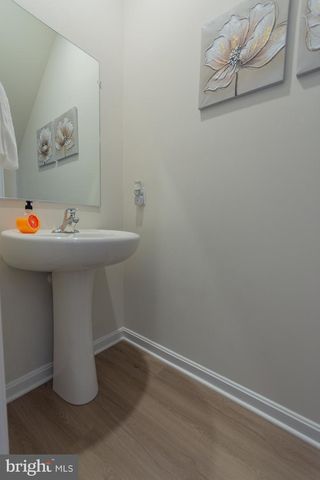 38 BLOOMSBURY ST, Falling Waters, WV 25419