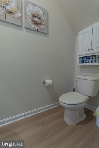 38 BLOOMSBURY ST, Falling Waters, WV 25419