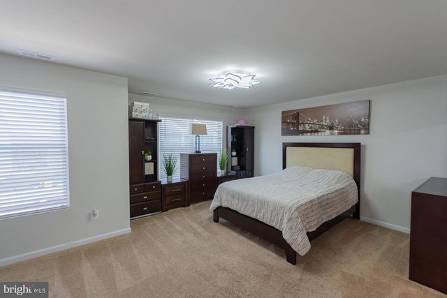 38 BLOOMSBURY ST, Falling Waters, WV 25419