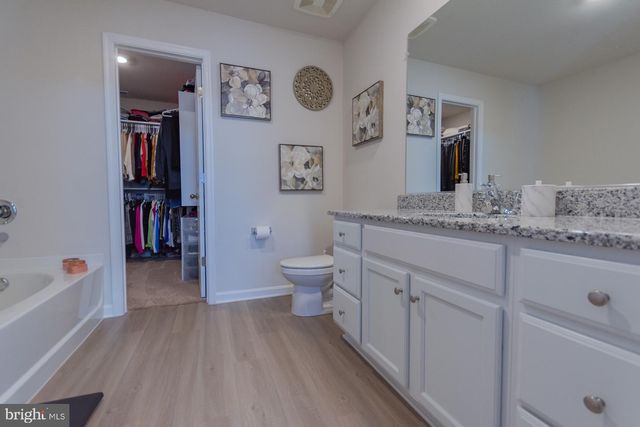 38 BLOOMSBURY ST, Falling Waters, WV 25419