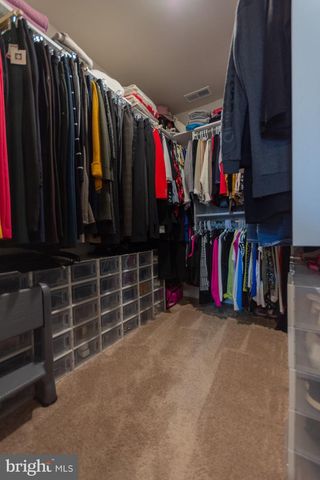 38 BLOOMSBURY ST, Falling Waters, WV 25419