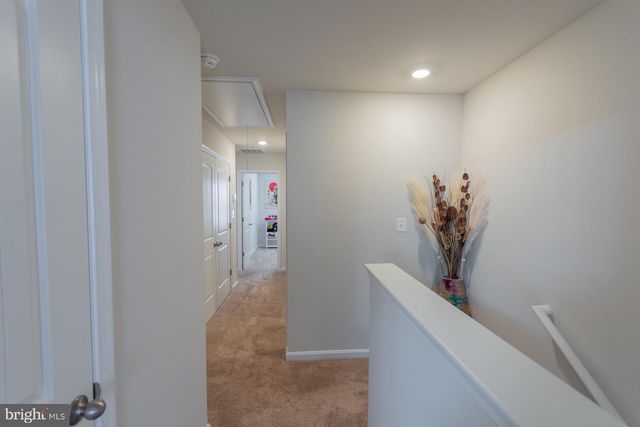 38 BLOOMSBURY ST, Falling Waters, WV 25419