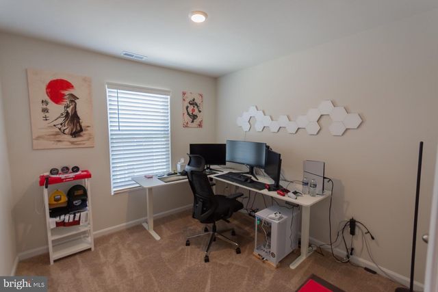 38 BLOOMSBURY ST, Falling Waters, WV 25419