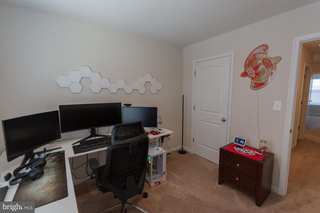 38 BLOOMSBURY ST, Falling Waters, WV 25419