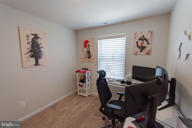 38 BLOOMSBURY ST, Falling Waters, WV 25419