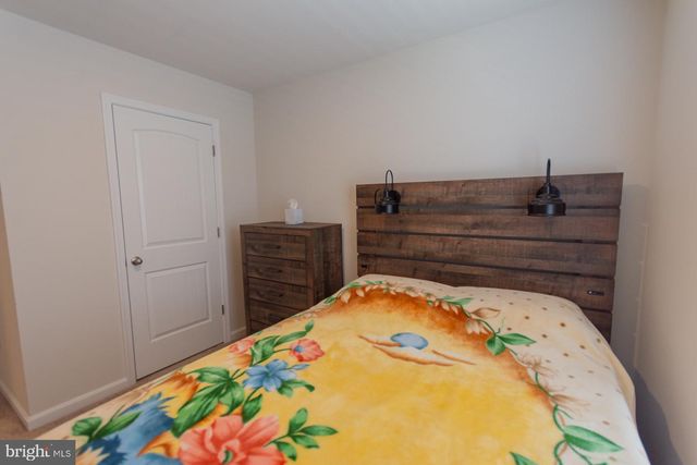 38 BLOOMSBURY ST, Falling Waters, WV 25419