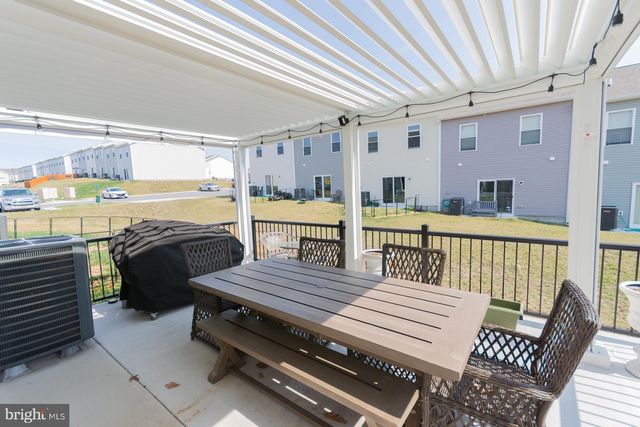 38 BLOOMSBURY ST, Falling Waters, WV 25419