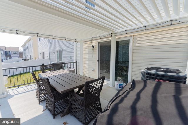 38 BLOOMSBURY ST, Falling Waters, WV 25419