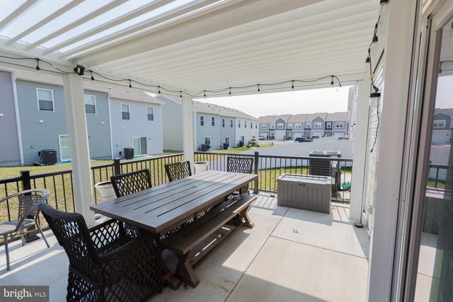 38 BLOOMSBURY ST, Falling Waters, WV 25419