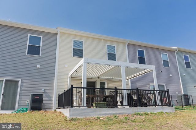 38 BLOOMSBURY ST, Falling Waters, WV 25419