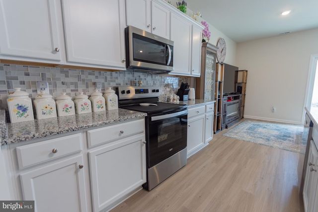 38 BLOOMSBURY ST, Falling Waters, WV 25419