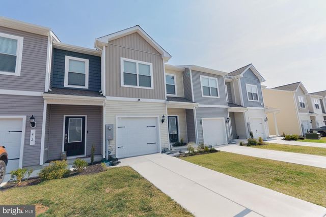 38 BLOOMSBURY ST, Falling Waters, WV 25419