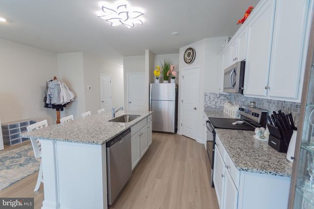 38 BLOOMSBURY ST, Falling Waters, WV 25419