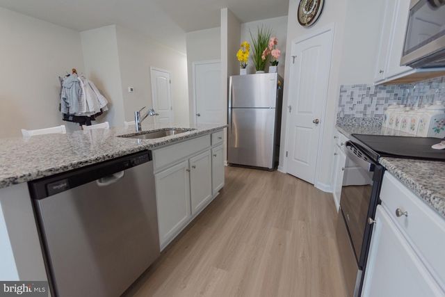 38 BLOOMSBURY ST, Falling Waters, WV 25419