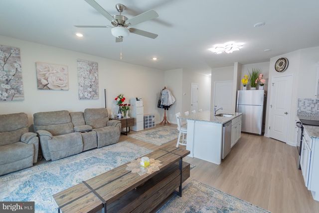 38 BLOOMSBURY ST, Falling Waters, WV 25419