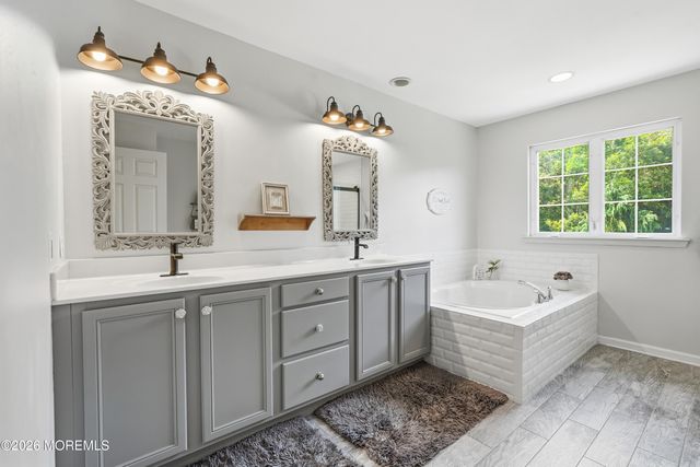 28 Amethyst Way, Jackson, NJ 08527