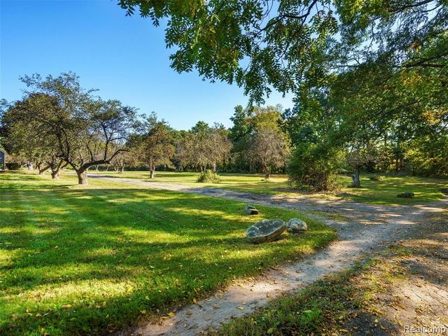 3360 S Hadley Road, Ortonville, MI 48462