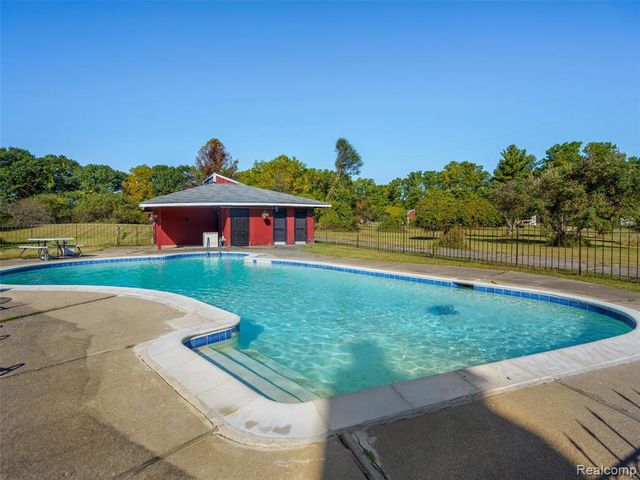 3360 S Hadley Road, Ortonville, MI 48462