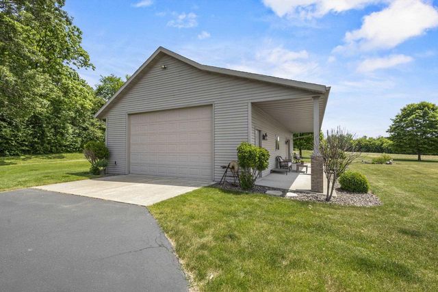 N7166 Forest Ridge Road, Ripon, WI 54971