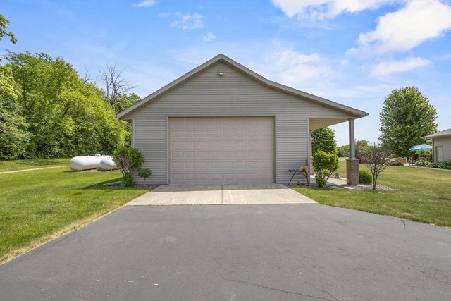 N7166 Forest Ridge Road, Ripon, WI 54971