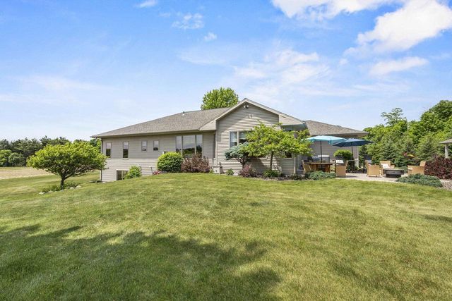 N7166 Forest Ridge Road, Ripon, WI 54971