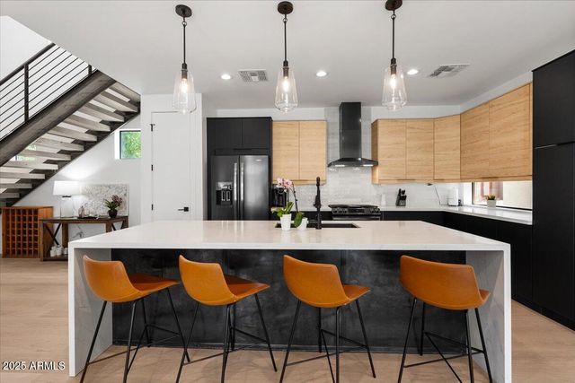 220 W Monterosa Street, Phoenix, AZ 85013