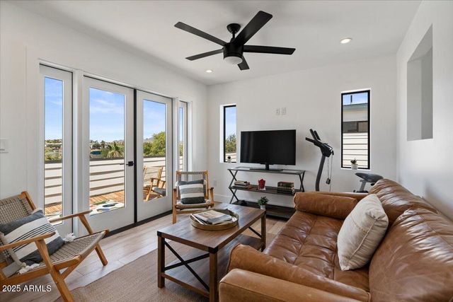 220 W Monterosa Street, Phoenix, AZ 85013