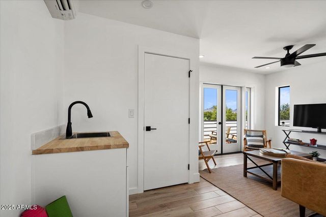 220 W Monterosa Street, Phoenix, AZ 85013