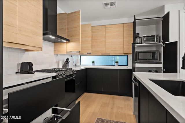 220 W Monterosa Street, Phoenix, AZ 85013