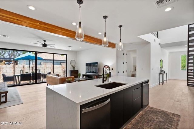 220 W Monterosa Street, Phoenix, AZ 85013