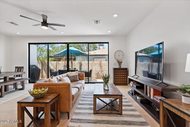 220 W Monterosa Street, Phoenix, AZ 85013