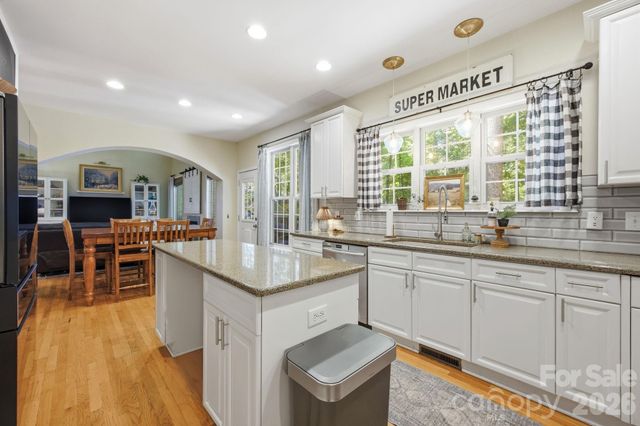 2006 Wedgewood Drive, Matthews, NC 28104